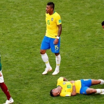 Những tình huống Neymar ăn vạ gây sốc trong bóng đá